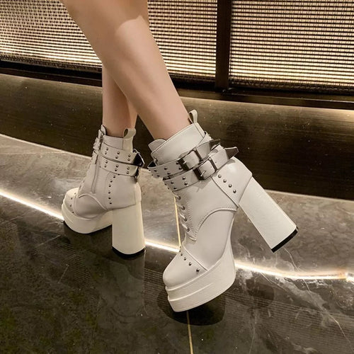 Round Toe Block : Heels Boots