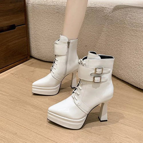 Lace Up Women's Round Toe : Chunky Heel Ankle Boots